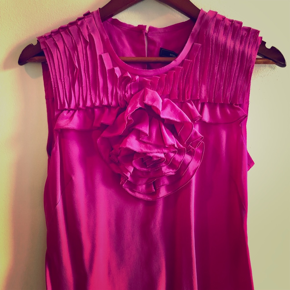 BCBG magenta flower appliqué sleeveless top